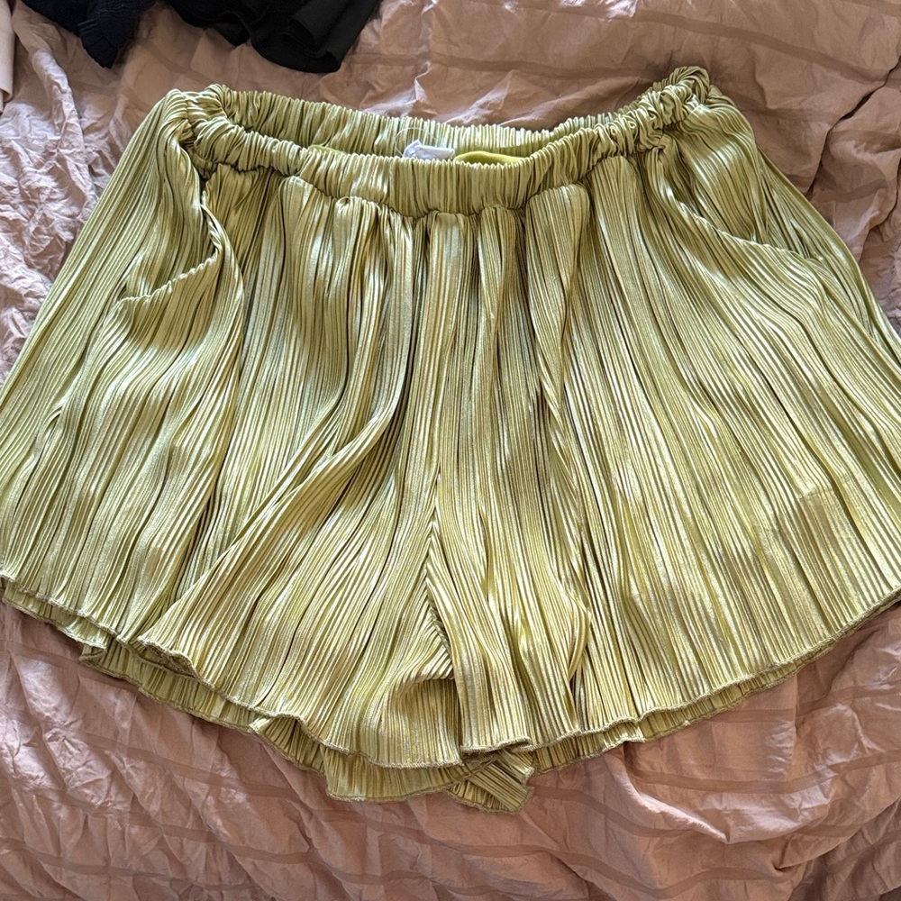 Le Lis Lime Pleated Skorts